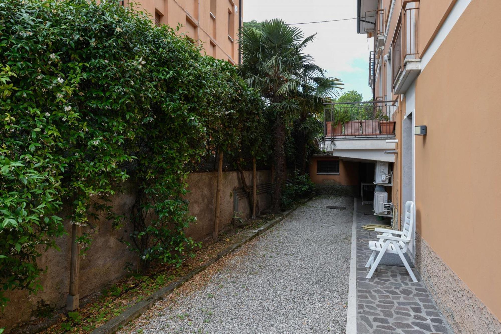 Garden Apartment Bardolino Bagian luar foto